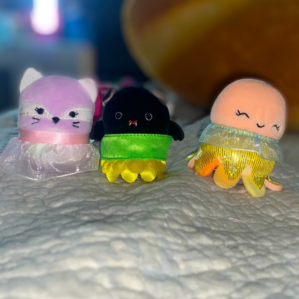 Set of 6 dressed mini squishmallows. 🐐🦊🦇🦑🐙🦕